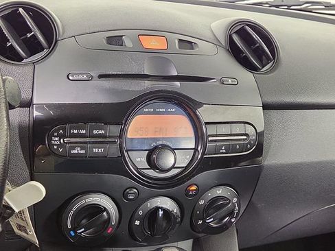 Used 2014 MAZDA MAZDA2 Sport FWD image 17