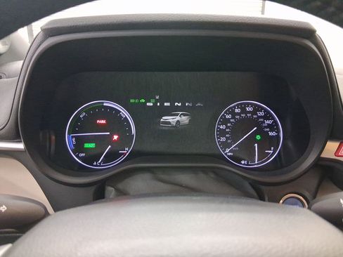 Used 2021 Toyota Sienna Limited image 17