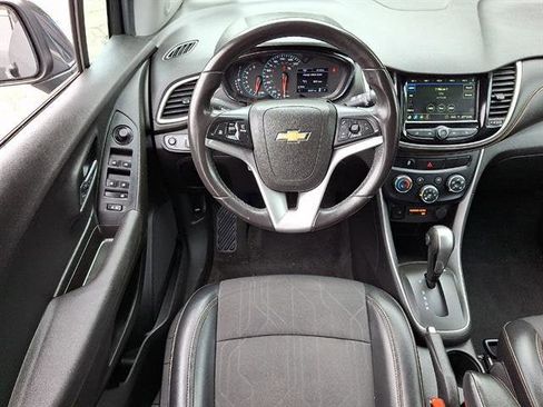 Used 2019 Chevrolet Trax LT w/ LT Convenience Package AWD/4WD image 12