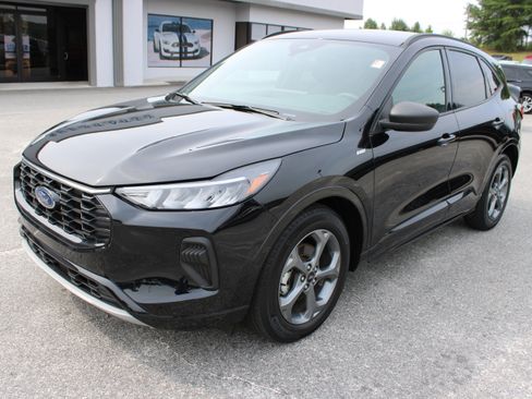 Used 2023 Ford Escape ST-Line w/ Tech Pack #1 FWD image 2