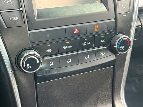 Used 2017 Toyota Camry SE w/ Moonroof Package FWD image 23