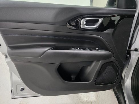 New 2026 Jeep Compass Latitude image 18