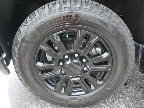 Used 2022 GMC Sierra 3500 Denali w/ Denali Black Diamond Edition AWD/4WD image 11