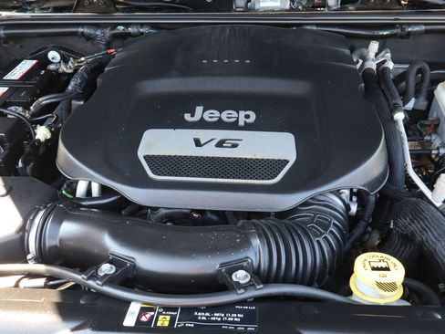 Used 2018 Jeep Wrangler Unlimited Sport S AWD/4WD image 23
