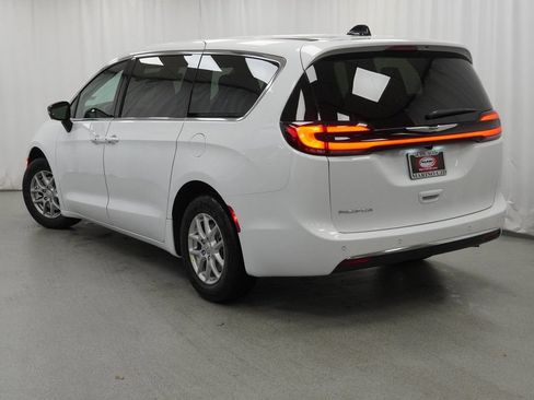 New 2026 Chrysler Pacifica Select FWD image 13