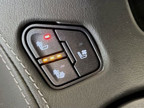 Used 2019 Chevrolet Tahoe Premier AWD/4WD image 23
