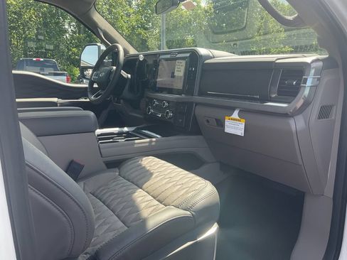 New 2026 Ford F250 Platinum w/ Platinum Plus Package AWD/4WD image 11