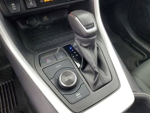 Used 2024 Toyota RAV4 SE w/ Convenience Package image 32