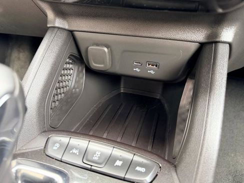Used 2024 Chevrolet TrailBlazer LT w/ LT Cold Weather Package AWD/4WD image 12