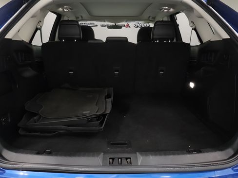 Used 2018 Ford Edge Titanium w/ Equipment Group 301A AWD/4WD image 16