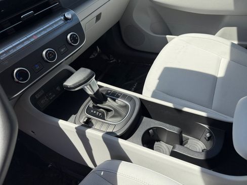 Certified 2025 Hyundai Kona SE FWD image 13