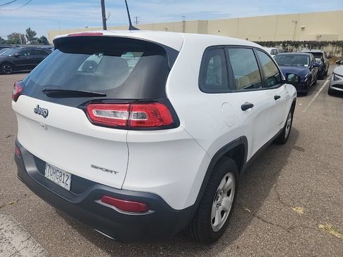 Used 2016 Jeep Cherokee Sport FWD image 12