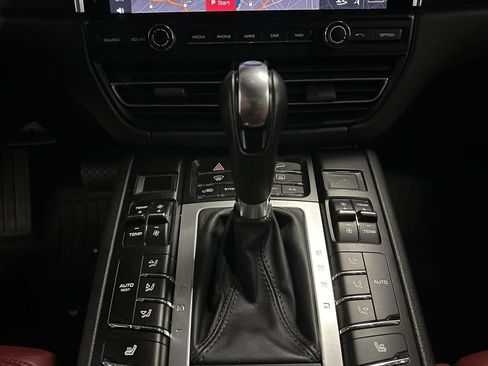 Used 2021 Porsche Macan GTS AWD/4WD image 27