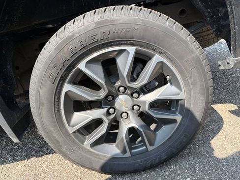 Used 2023 Chevrolet Silverado 1500 LT AWD/4WD image 10