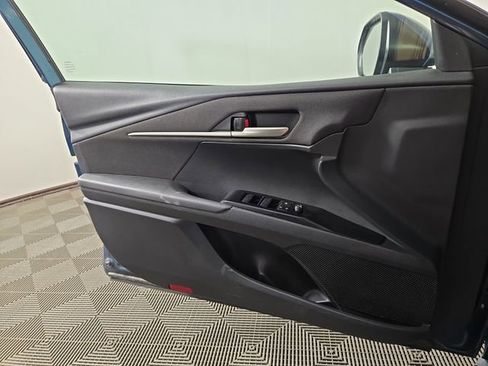 Used 2025 Toyota Camry LE image 29