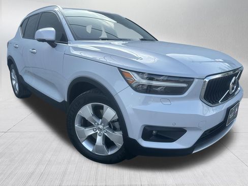 Used 2022 Volvo XC40 T5 Momentum AWD/4WD image 3