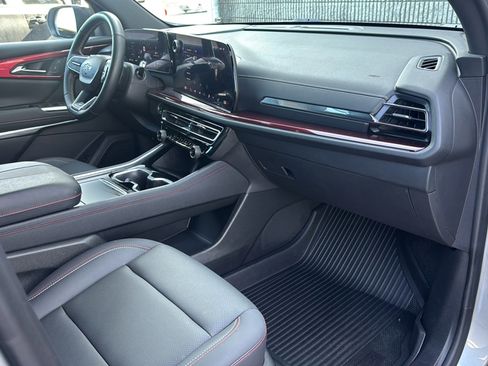 Used 2024 Chevrolet Traverse Z71 w/ LPO, Floor Liner Package image 11