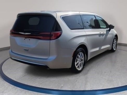 New 2026 Chrysler Pacifica Select image 5
