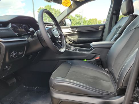 Used 2025 Jeep Grand Cherokee L Altitude AWD/4WD image 7