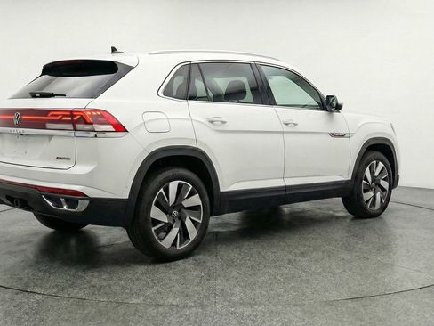 Used 2025 Volkswagen Atlas Cross Sport SE image 9