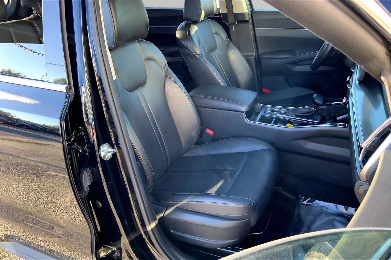 Used 2025 Kia Sorento S w/ Panoramic Sunroof Package FWD image 8