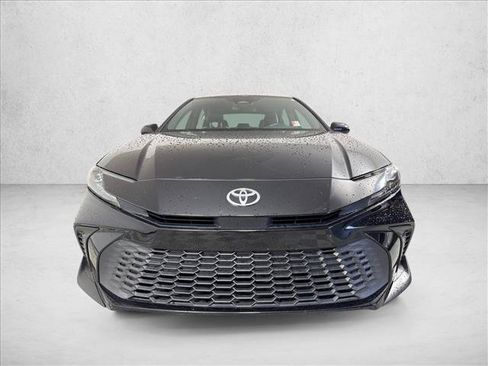 Used 2025 Toyota Camry SE FWD image 8