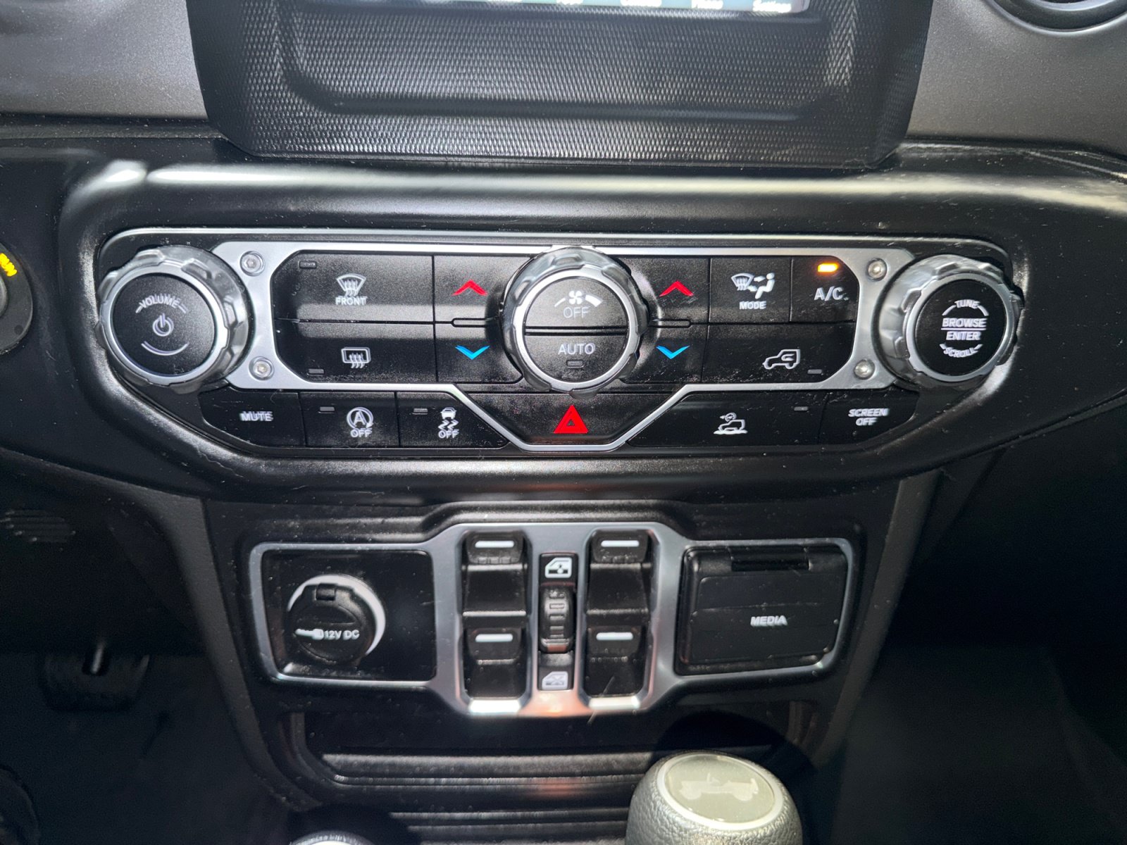 Used 2023 Jeep Wrangler Unlimited Sport AWD/4WD image 25