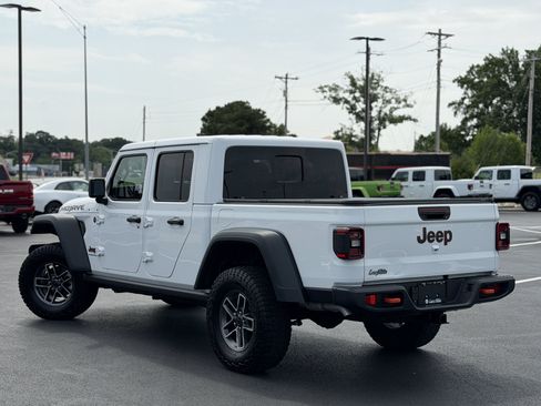 Used 2025 Jeep Gladiator Mojave AWD/4WD image 7