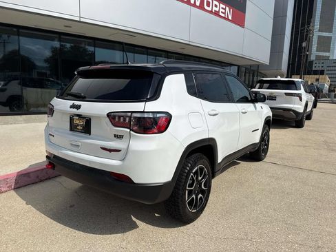 Used 2025 Jeep Compass Trailhawk AWD/4WD image 7