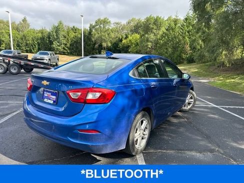 Used 2018 Chevrolet Cruze LT w/ Convenience Package FWD image 4