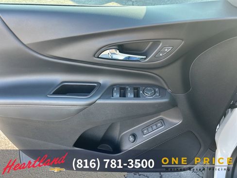 Used 2018 Chevrolet Equinox Premier image 16