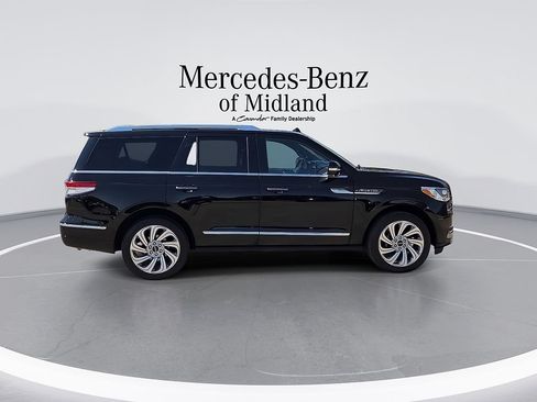 Used 2024 Lincoln Navigator Reserve AWD/4WD image 9