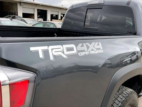 Used 2020 Toyota Tacoma TRD Off-Road image 10