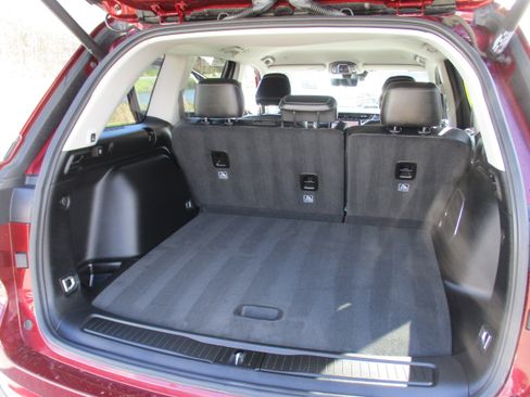 Used 2023 Jeep Grand Cherokee Limited w/ Luxury Tech Group II AWD/4WD image 13