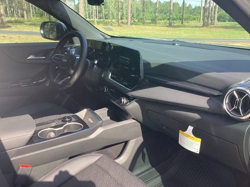 New 2026 Chevrolet Equinox LT w/ Convenience Package II FWD image 21