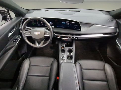 Used 2024 Cadillac XT4 Premium Luxury image 9