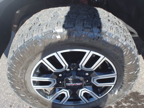 Used 2022 GMC Sierra 2500 SLE w/ SLE Convenience Package image 10