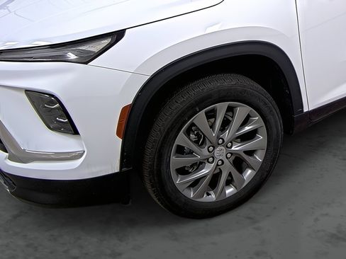 Used 2025 Buick Enclave Preferred AWD/4WD image 7