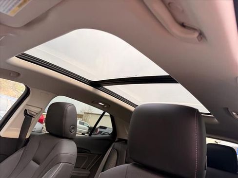 Used 2021 Buick Envision Essence w/ Technology Package I image 3