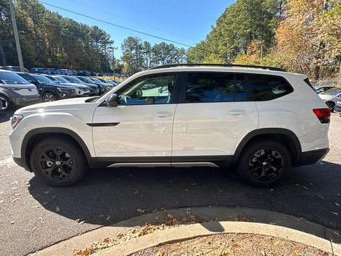 Certified 2025 Volkswagen Atlas Peak Edition SE image 4