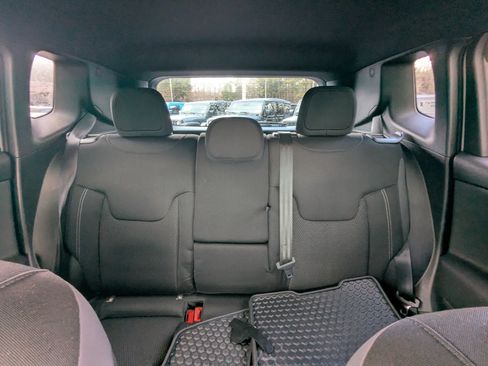 Certified 2022 Jeep Renegade Altitude w/ Convenience Group image 10