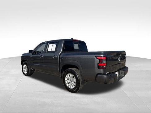 Used 2022 Nissan Frontier SV image 3