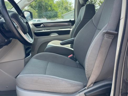 Used 2012 Volkswagen Routan S FWD image 14