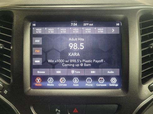 Used 2019 Jeep Cherokee Trailhawk image 25