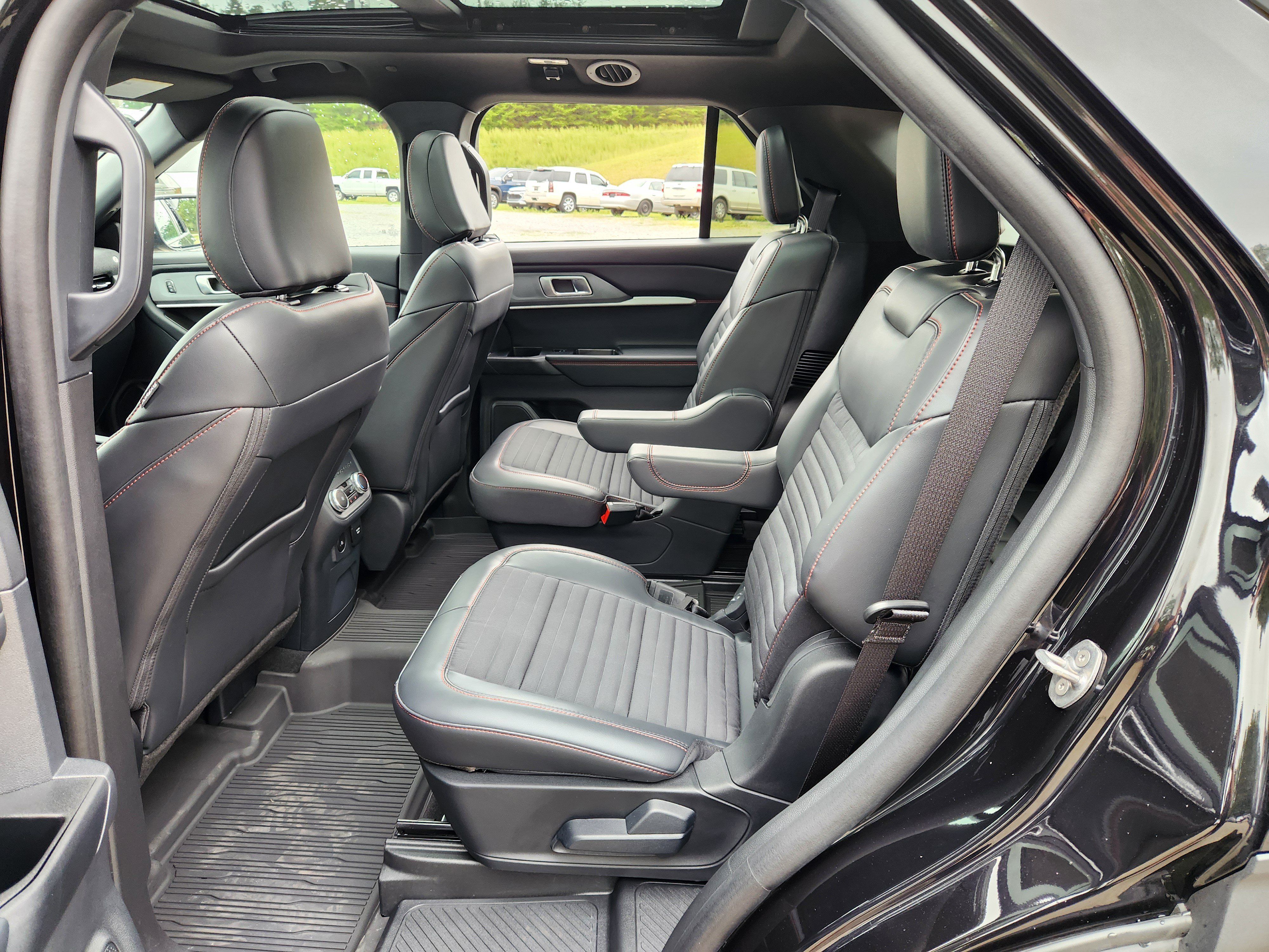 Used 2025 Ford Explorer ST-Line w/ Premium Package AWD/4WD image 41