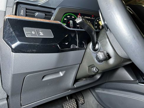 Used 2019 Audi e-tron Prestige w/ Prestige Package AWD/4WD image 38