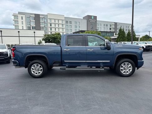 Used 2024 Chevrolet Silverado 2500 High Country w/ High Country Premium Package AWD/4WD image 2
