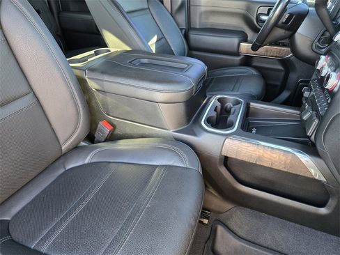 Used 2021 GMC Sierra 2500 Denali w/ Denali Black Diamond Edition image 9