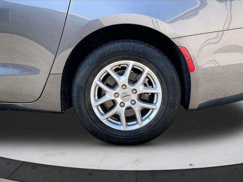 Certified 2023 Chrysler Pacifica Touring-L FWD image 36