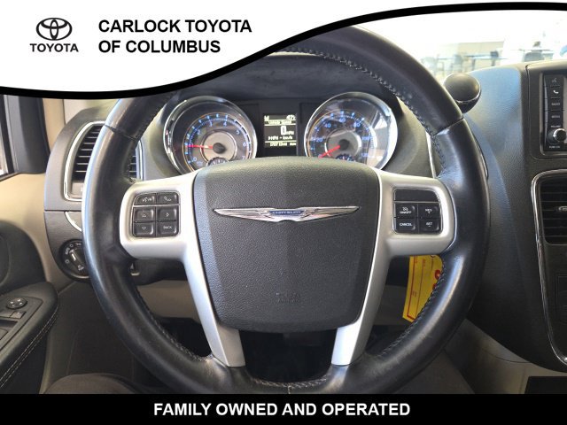 Used 2016 Chrysler Town & Country Touring FWD image 24